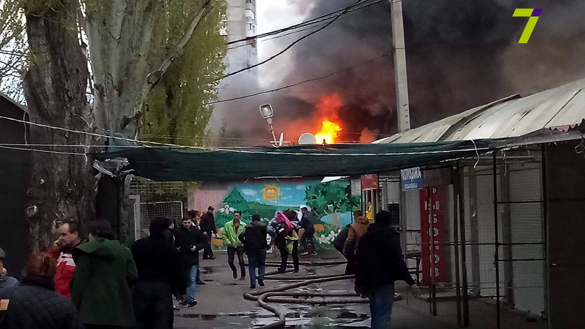 На известном Одесском рынке пылает пожар, фото новости, видео, политика в мире